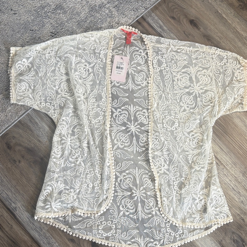 Elegant Lace Kimono Cardigan 🎄